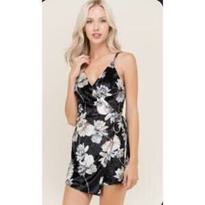 Petalroz Velvet Floral Wrap Romper Black White Sleeveless Size Large